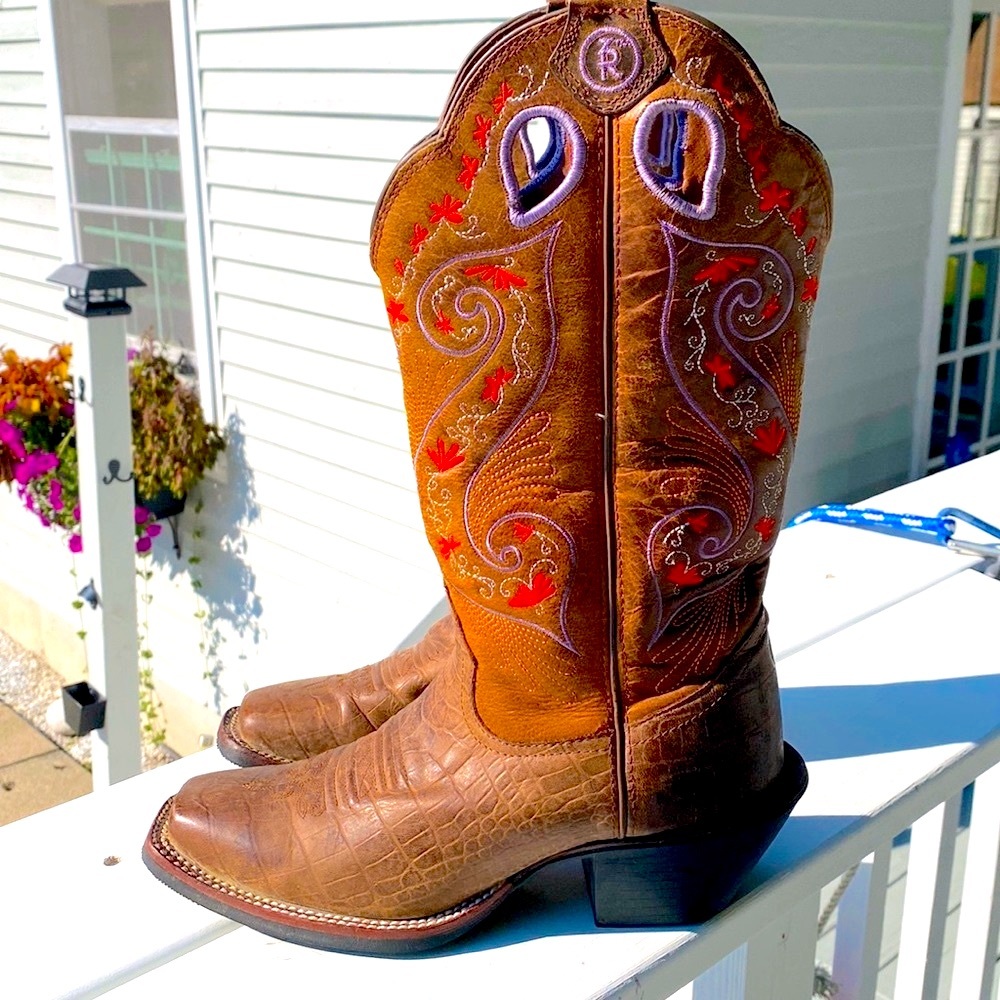 Like new Tony Lama authentic women’s western boot size 8 leather upper
